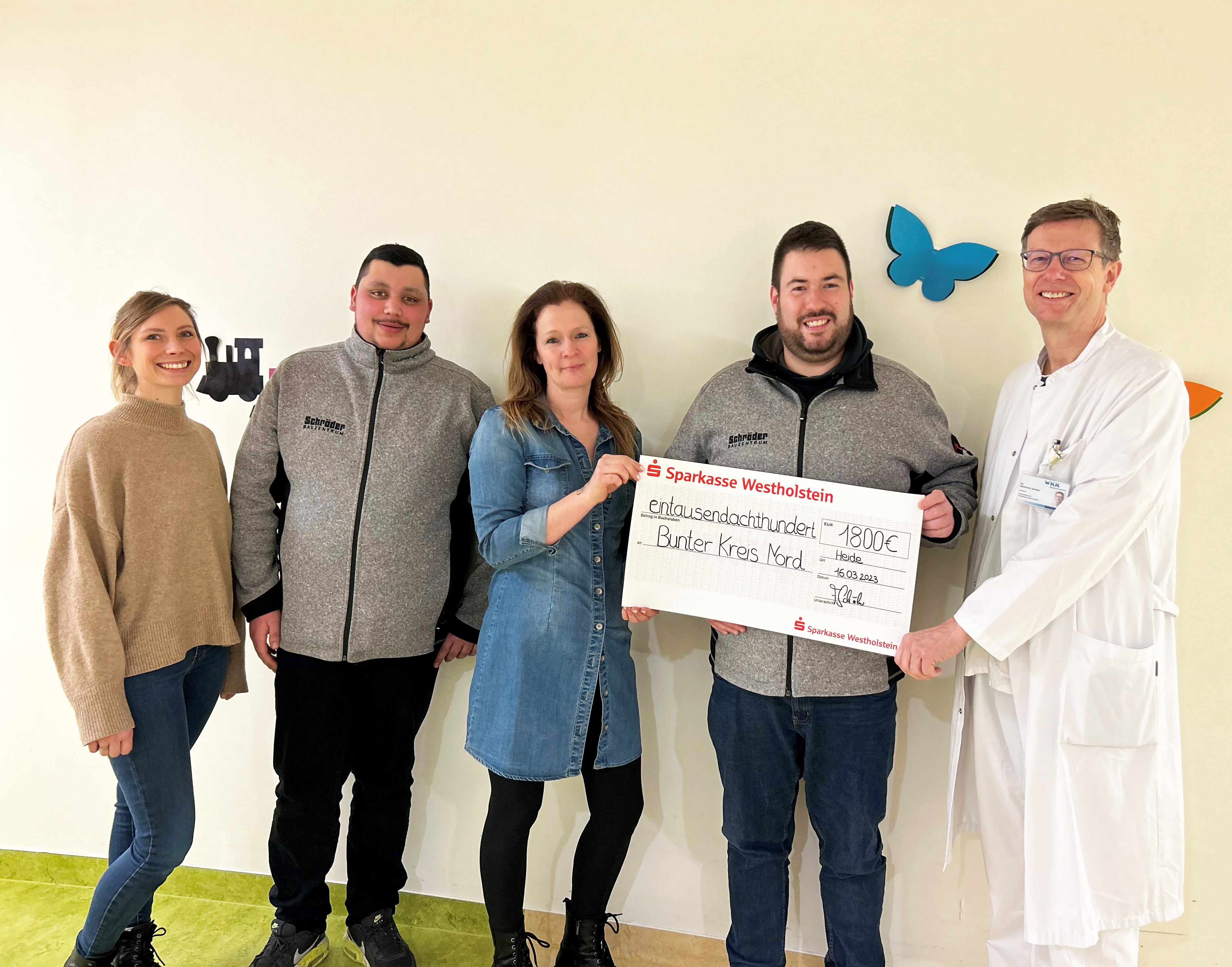 Spendenubergabe Bauzentrum Schroder 2023b